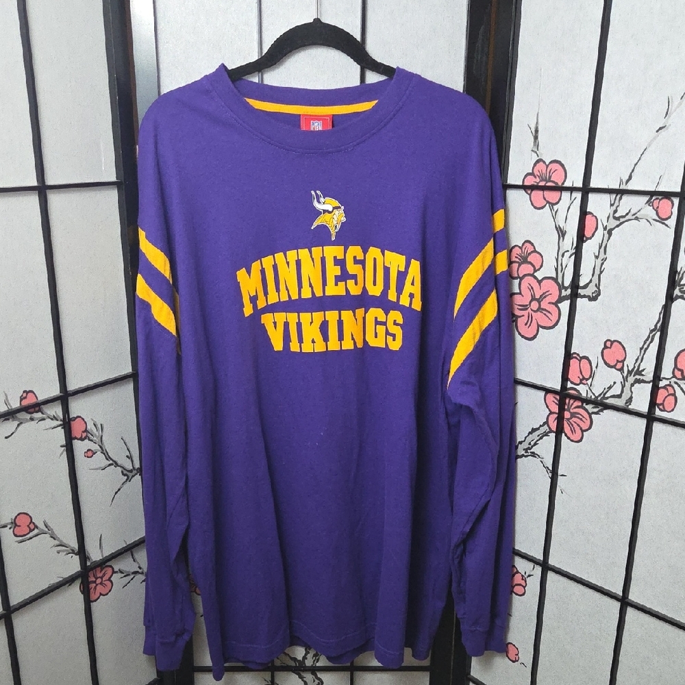 NFL Purple and Yellow Minnesota Vikings Crewneck Shirt Size XL